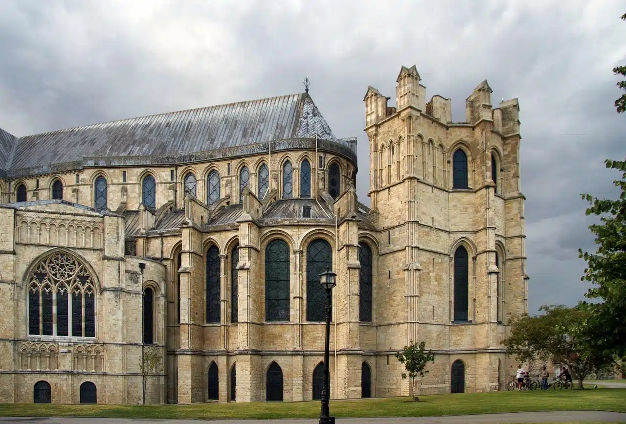 cathedral-1596044_1280