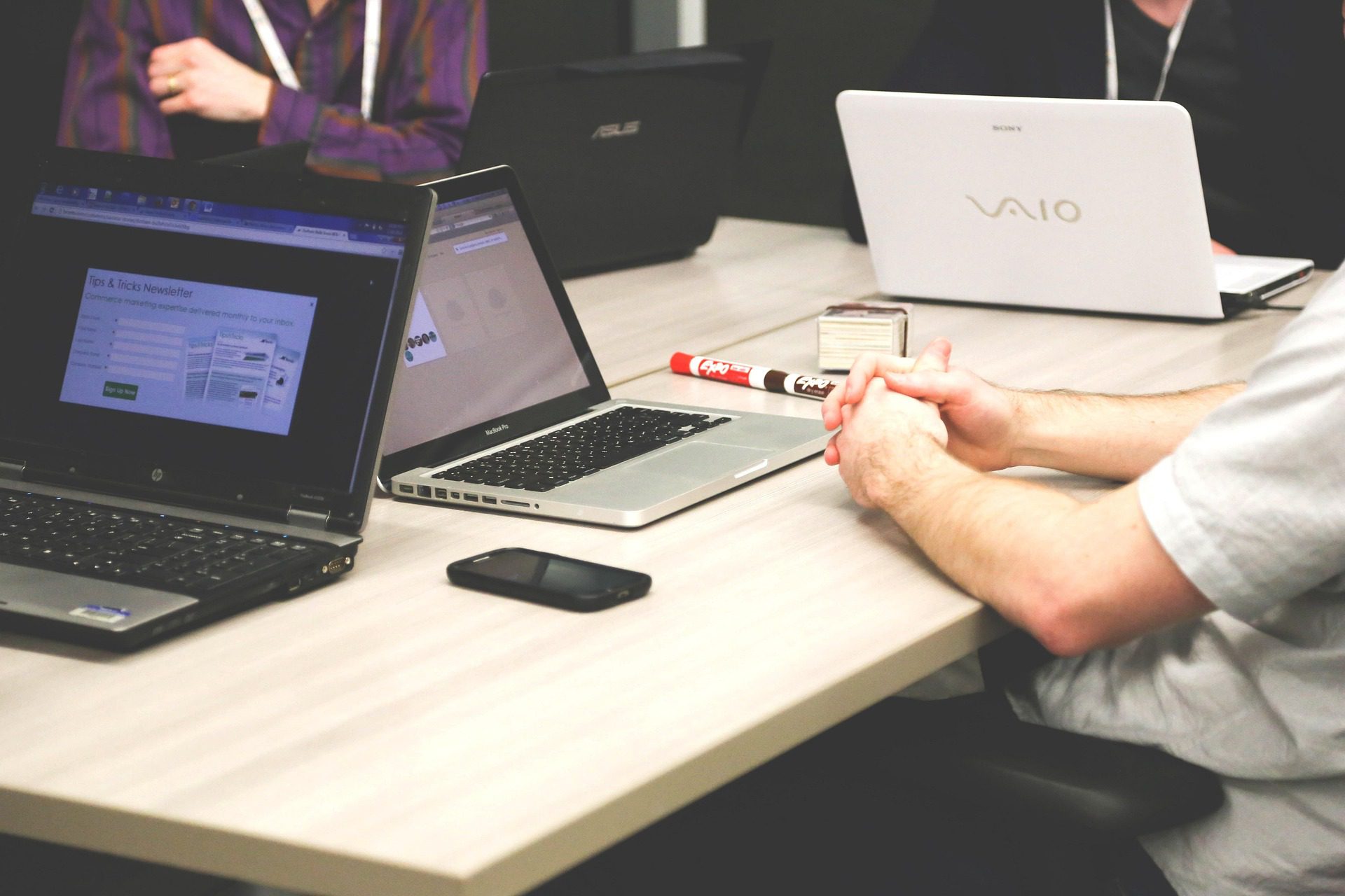 startupstockphotos-laptops-593296_1920